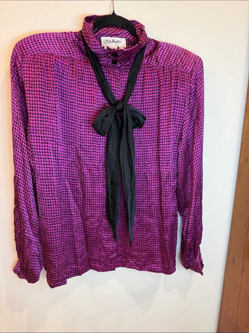 80s Vintage Frank Masandrea Pink/Black 100% Silk Houndstooth Tie-Neck Blouse, 12